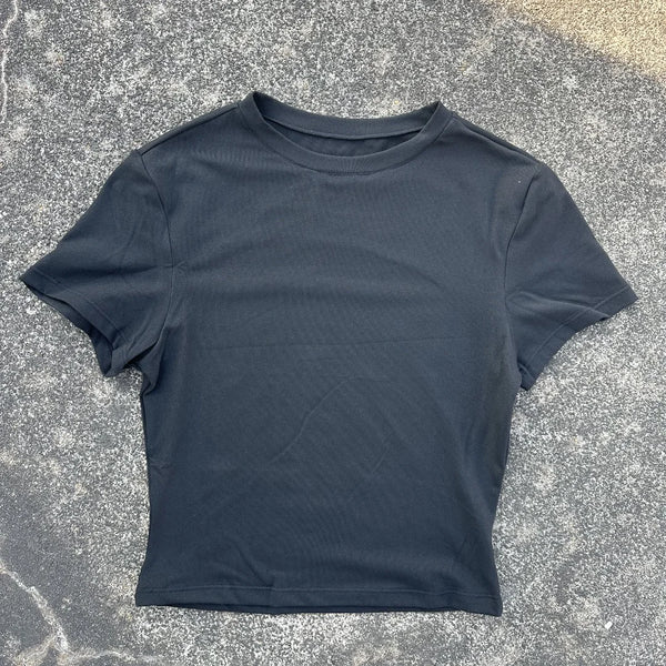 Women’s Cropped Yoga T-Shirt – Breathable & Fitted for Training