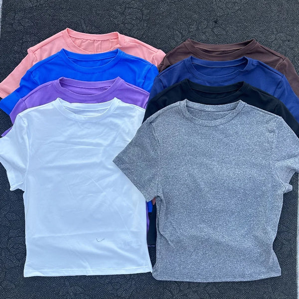 Women’s Cropped Yoga T-Shirt – Breathable & Fitted for Training