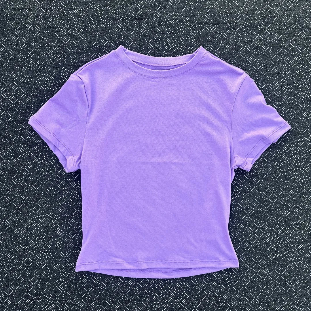 Women’s Cropped Yoga T-Shirt – Breathable & Fitted for Training