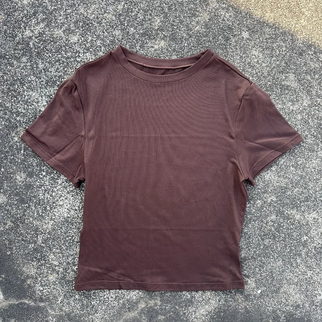 Women’s Cropped Yoga T-Shirt – Breathable & Fitted for Training