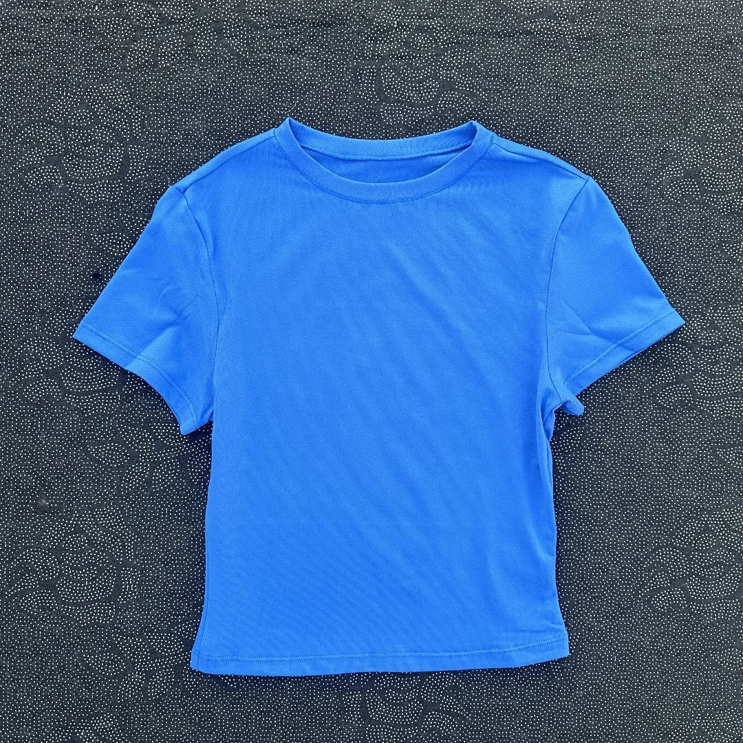 Women’s Cropped Yoga T-Shirt – Breathable & Fitted for Training