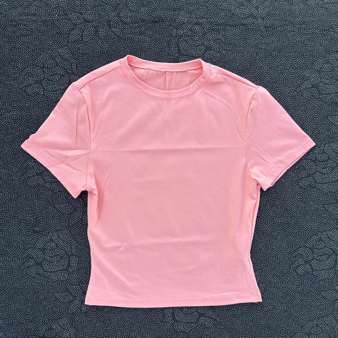 Women’s Cropped Yoga T-Shirt – Breathable & Fitted for Training